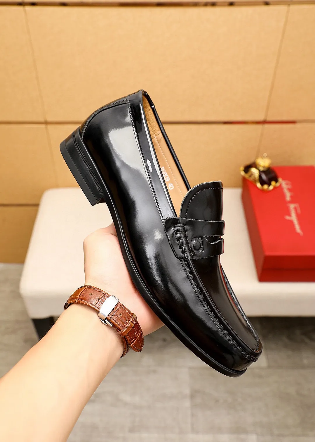 Men's shoes 💰480 💐 Product trademark: Ferragamo "Ferragamo" casual leather shoes Regular size: 38-44 (45🉑️customized) Product materials: Selected imported first-layer open-edge beaded cowhide leather upper, imported water-dyed cowhide leather lining. Strong three-dimensional visual effect, original outsole color: 3⃣️seed leather materials available